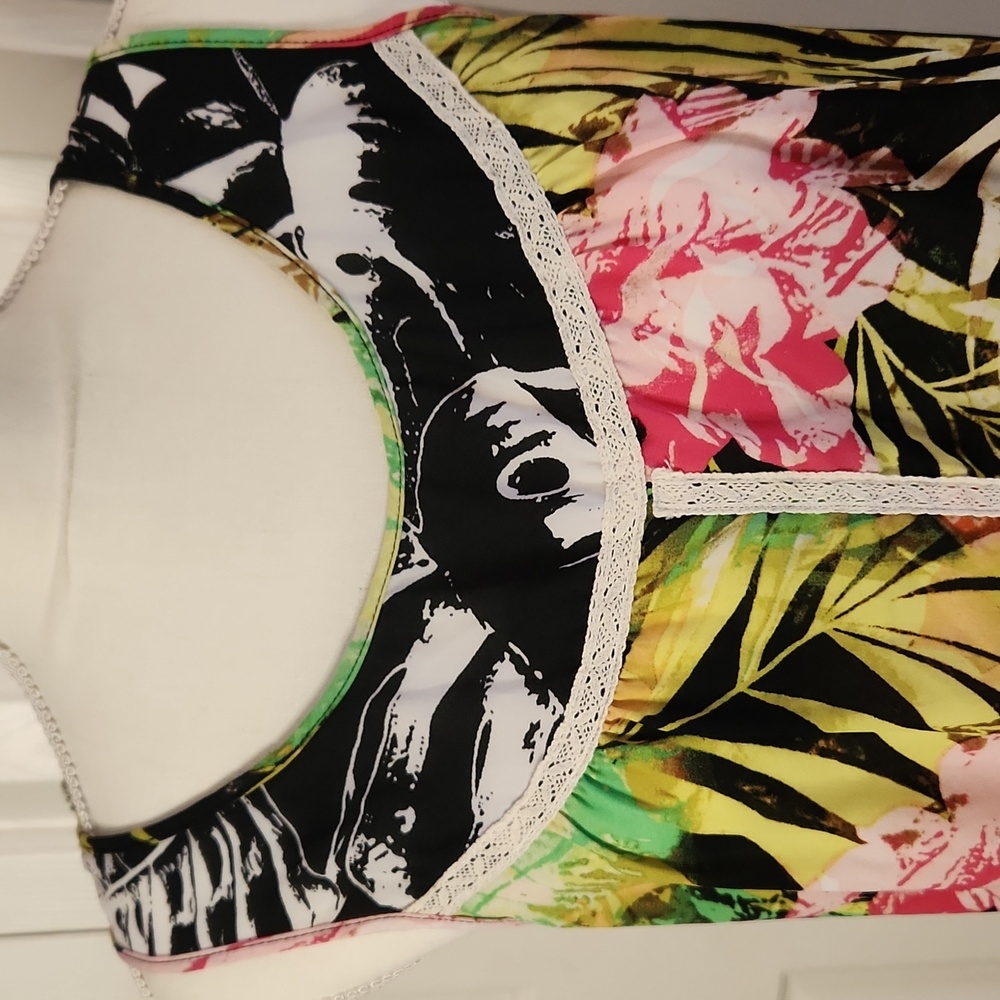 Spense, Women's Top,  Excellent condition,  Size Small,  Green,  black design - Picture 2 of 9